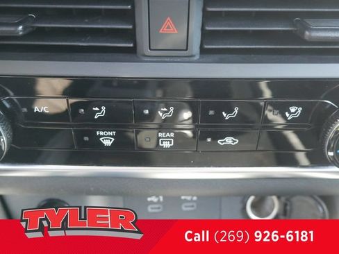 Used 2024 Nissan Rogue S FWD image 33