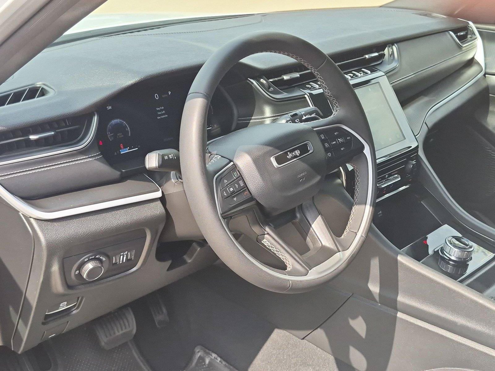 Used 2024 Jeep Grand Cherokee Laredo X RWD image 8
