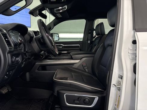Used 2025 RAM 1500 Laramie w/ Sport Appearance Package AWD/4WD image 13