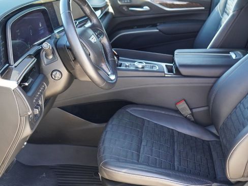Used 2023 Cadillac Escalade Premium Luxury Platinum image 9