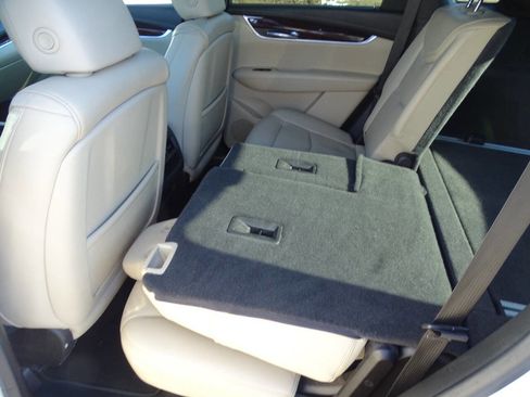 Used 2017 Cadillac XT5 Luxury image 36