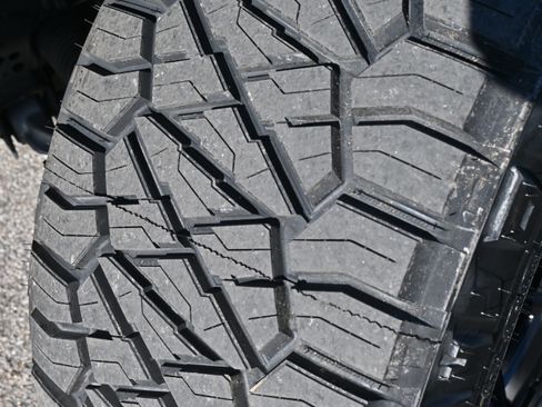 Used 2023 Ford Bronco Wildtrak image 28