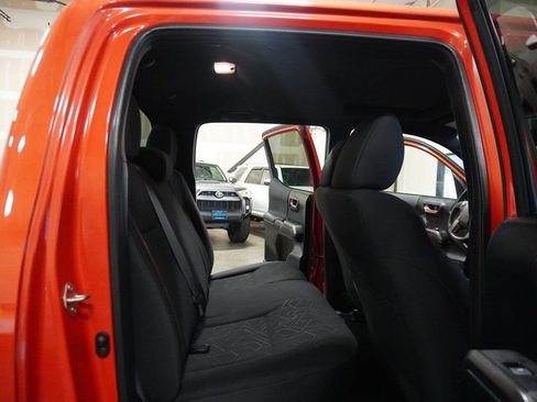 Used 2017 Toyota Tacoma TRD Sport image 11