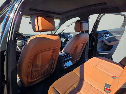 Used 2022 Audi e-tron Premium Plus w/ Premium Plus Package image 26