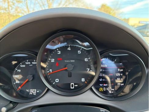 Used 2018 Porsche 718 Boxster Roadster 2D image 13