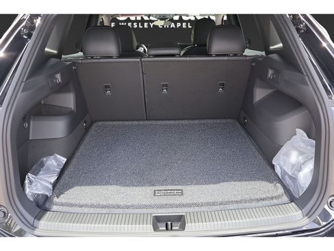 Certified 2025 Volkswagen Tiguan SE R-Line AWD/4WD image 16