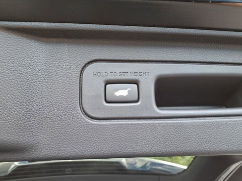 New 2025 Honda Pilot Touring image 6