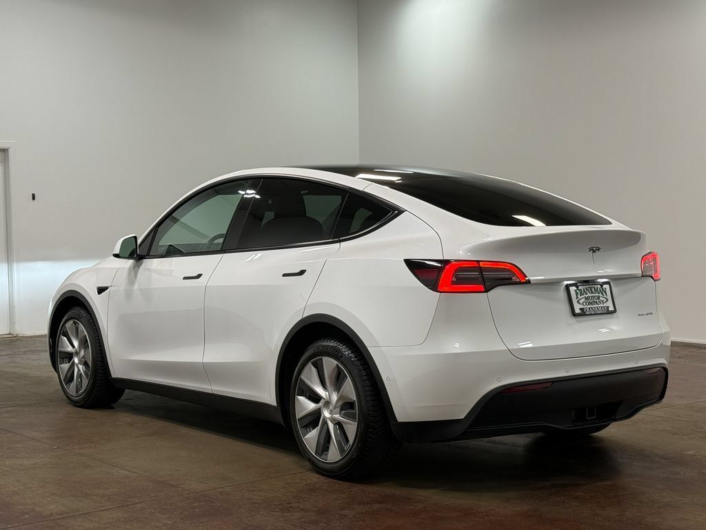 Used 2021 Tesla Model Y Long Range AWD/4WD image 25