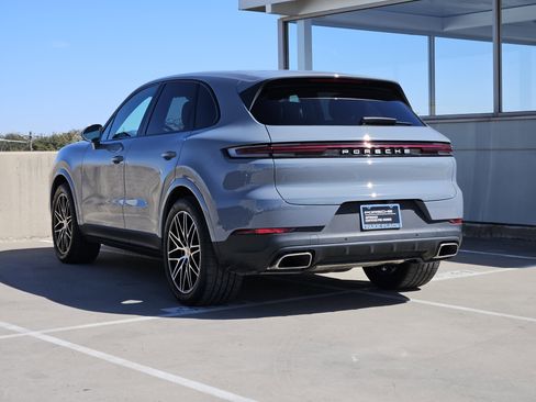 Certified 2025 Porsche Cayenne image 3