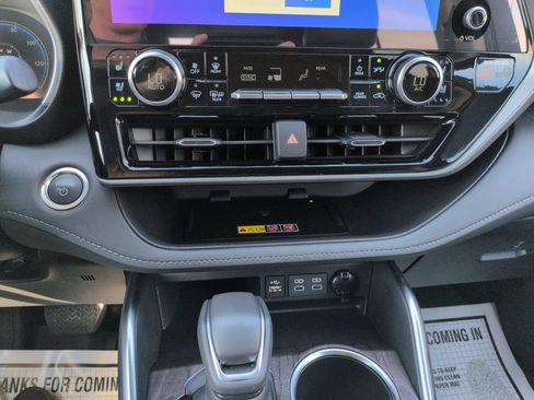 Certified 2025 Toyota Highlander Platinum AWD/4WD image 18