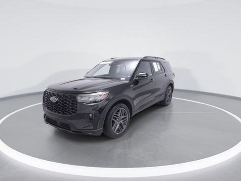 Used 2025 Ford Explorer ST-Line w/ ST-Line Street Pack AWD/4WD image 4