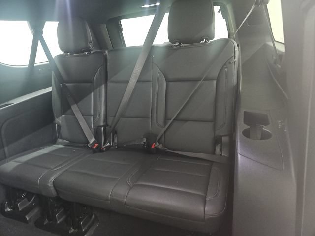 Used 2025 Chevrolet Suburban Z71 AWD/4WD image 4