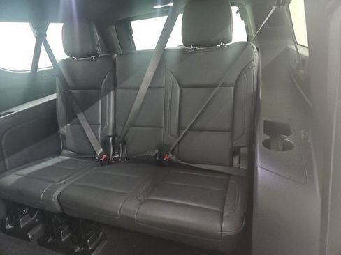 Used 2025 Chevrolet Suburban Z71 AWD/4WD image 4