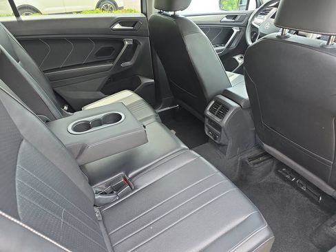 Used 2024 Volkswagen Tiguan SE FWD image 17