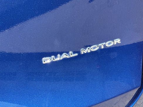 Used 2024 Tesla Model Y Long Range AWD/4WD image 26
