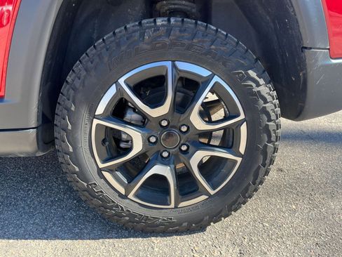 Used 2025 Jeep Compass Trailhawk image 27