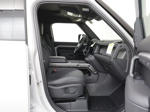 New 2026 Land Rover Defender 110 OCTA AWD/4WD image 21