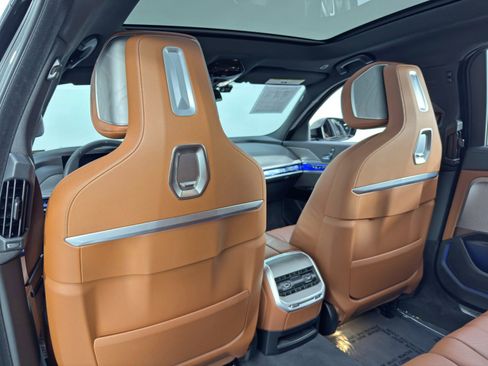 Used 2024 BMW i7 eDrive50 w/ M Sport Package image 43