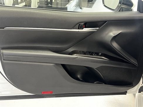 Used 2024 Toyota Camry SE image 8