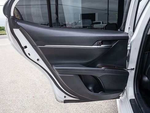 Used 2021 Toyota Camry SE FWD image 11