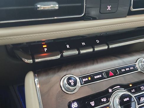 Used 2020 Lincoln Aviator Reserve w/ Equipment Group 202A AWD/4WD image 31