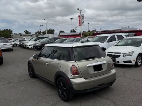 Used 2010 MINI Cooper Hardtop FWD image 5