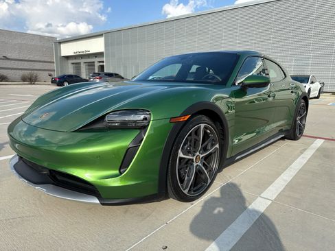 Used 2022 Porsche Taycan 4 Cross Turismo image 2