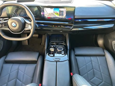 Used 2025 BMW 530i xDrive AWD/4WD image 16