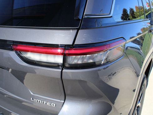 New 2025 Jeep Grand Cherokee Limited w/ Luxury Tech Group II image 40