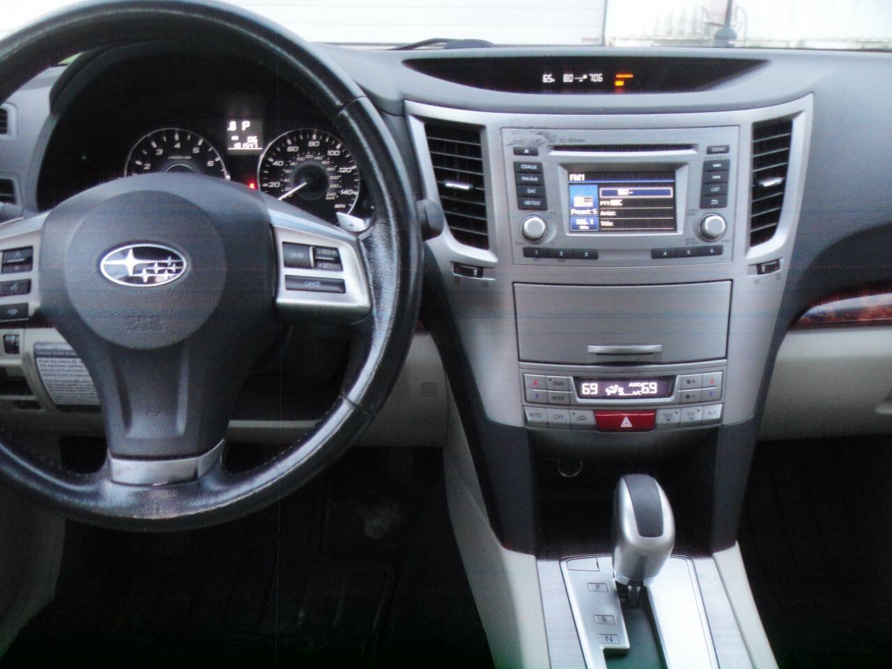 Used 2012 Subaru Outback 2.5i Limited w/ Moonroof Pkg AWD/4WD image 11