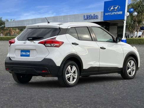 Used 2018 Nissan Kicks S image 2