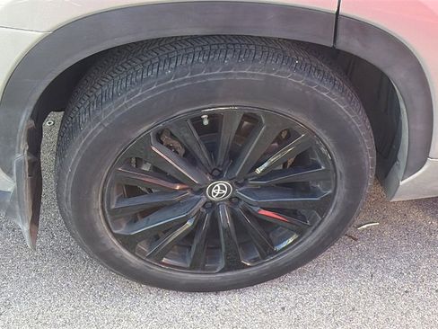 Certified 2024 Toyota Highlander XSE image 9