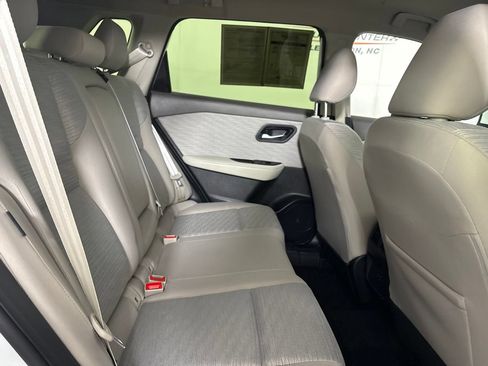 Used 2023 Nissan Rogue SV AWD/4WD image 27