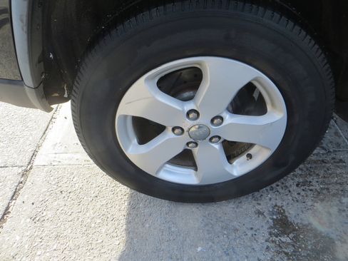 Used 2012 Jeep Grand Cherokee Laredo image 11