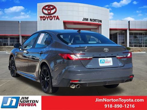 Used 2025 Toyota Camry SE image 8