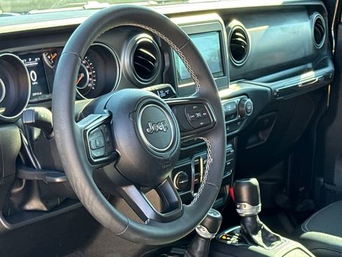 Used 2023 Jeep Gladiator Sport image 17