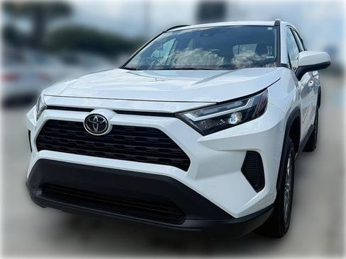 Used 2025 Toyota RAV4 XLE FWD image 3