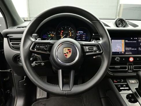 Certified 2025 Porsche Macan AWD/4WD image 8
