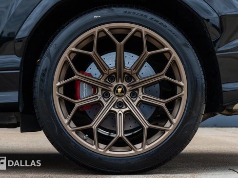 Used 2024 Lamborghini Urus S AWD/4WD image 9