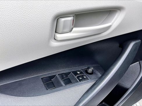 Certified 2025 Toyota Corolla LE FWD image 31