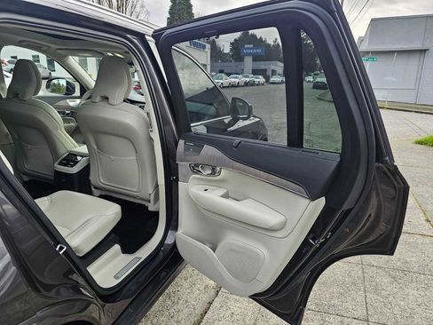 Used 2023 Volvo XC90 T8 Ultimate w/ Lounge Package image 13