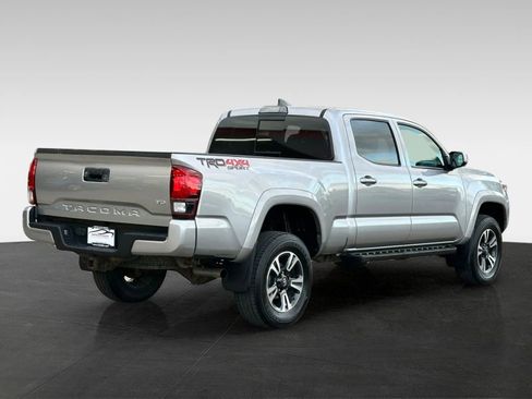 Used 2019 Toyota Tacoma SR5 AWD/4WD image 7