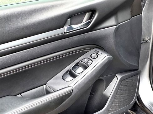 Used 2019 Nissan Altima 2.5 SV image 12