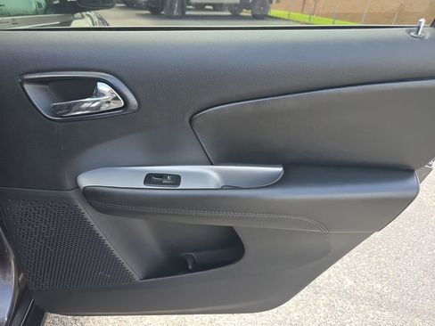 Used 2020 Dodge Journey SE w/ SE Popular Equipment Group FWD image 14