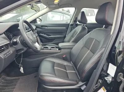 Used 2025 Nissan Altima 2.5 SR FWD image 10