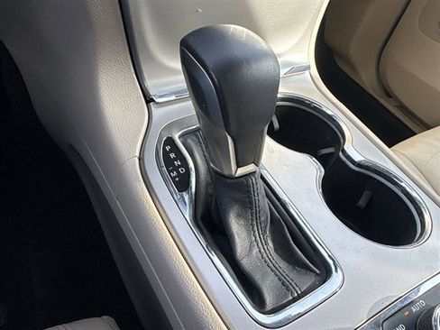 Used 2017 Jeep Grand Cherokee Limited image 15