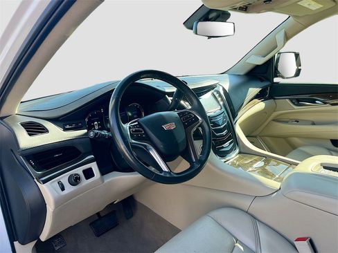 Used 2020 Cadillac Escalade Luxury image 9