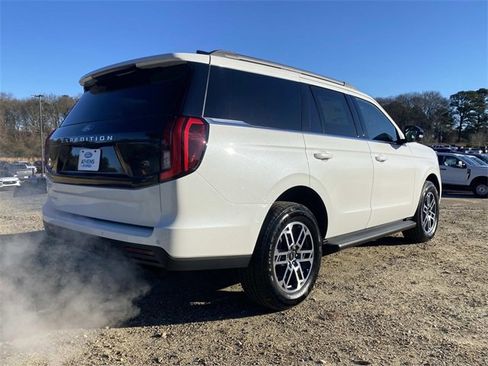 New 2026 Ford Expedition Active image 3