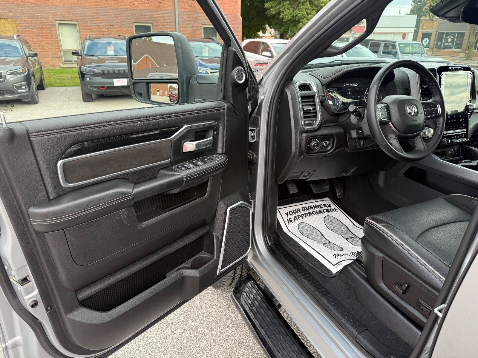Used 2023 RAM 2500 Laramie AWD/4WD image 9