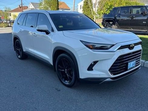 Used 2024 Toyota Grand Highlander AWD image 3